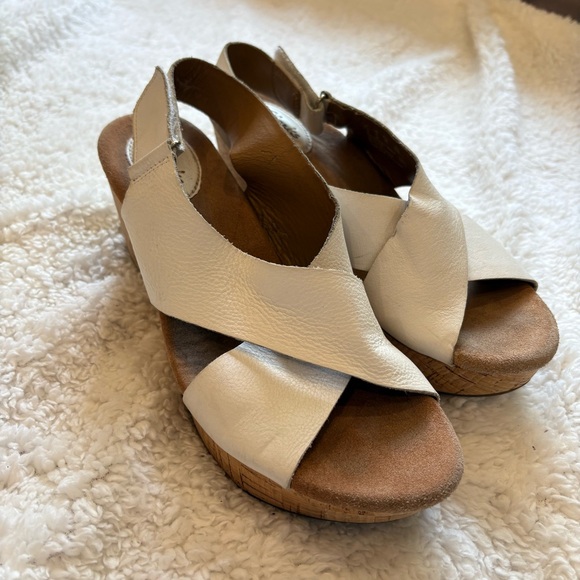 Clarks Artisan Annadel‎ Eirwyn Wedge Sandal. 9 M White Leather - Picture 2 of 5
